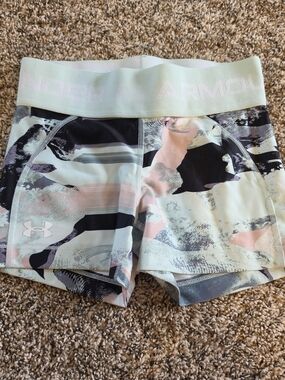 Under Armour Mint Green & Light Pink Printed Athletic Shorts Small